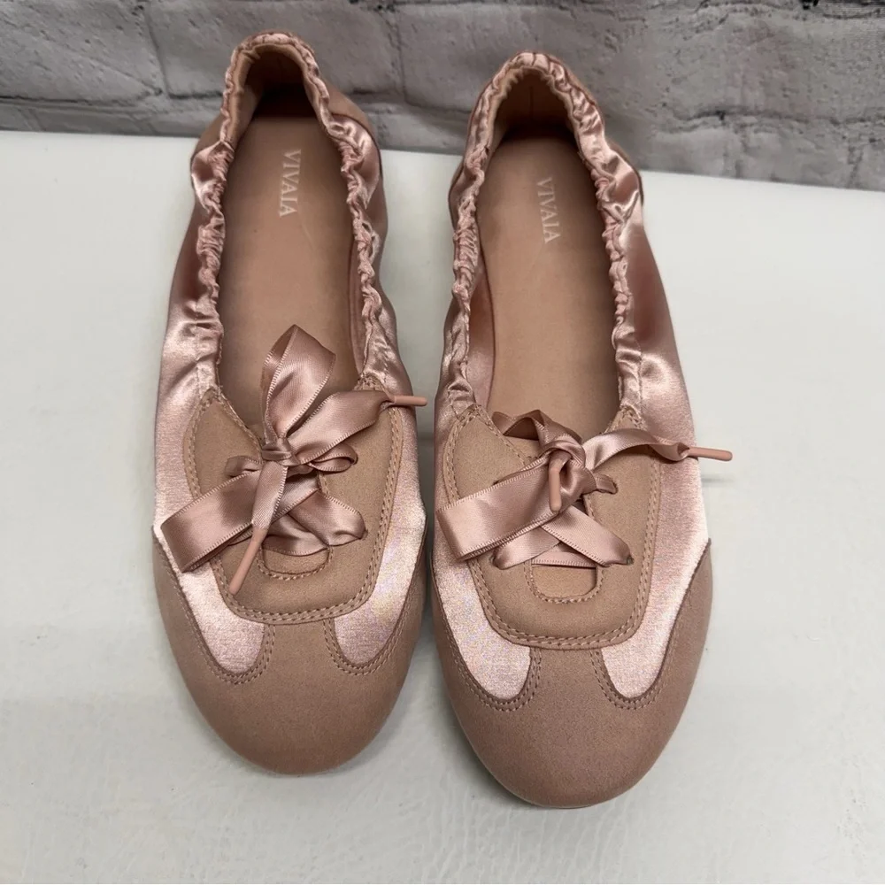 Ivivva round toe sneakerina yanka Light Pink  Flats size 9.5